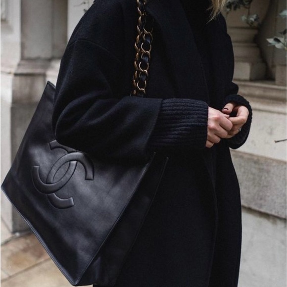 SOLD Chanel Vintage Black Large CC 24k plated gold chain tote - Picture 2 of 13